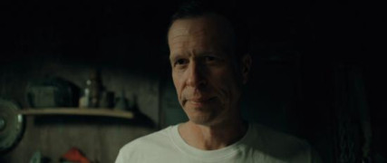 Кадр з фільму Кривава зірка