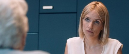 Кадр з фільму Від сім'ї не втечеш