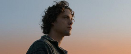 Кадр з фільму Померти на самоті