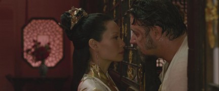 Кадр з фільму Людина з залізними кулаками