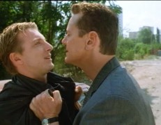 Кадр з фільму Універсальна зброя