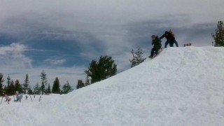 Кадр з фільму Пережити Різдво