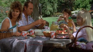 Кадр з фільму Полтергейст 2: Інший бік