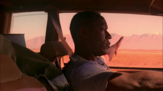 Кадр з фільму На краю Америки