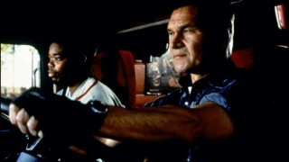 Кадр з фільму Чорний пес