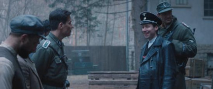 Кадр з фільму Світ здригнеться