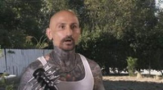 Кадр з фільму Пулбой: Тамуючи лють