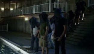 Кадр з фільму Тиждень акул