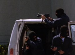 Кадр з фільму Злодій завжди злодій