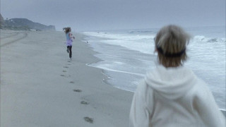 Кадр з фільму Білий олеандр