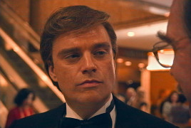 Кадр з фільму Учень. Історія Трампа