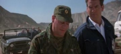 Кадр з фільму Джеймс Бонд. Агент 007: І цілого світу замало