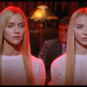 Кадр з фільму Відьма кохання