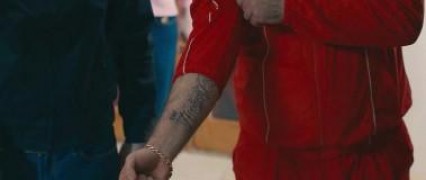 Кадр з фільму Фабрика футбольних хуліганів