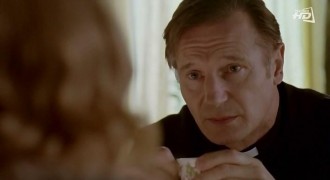 Кадр з фільму Сніданок на Плутоні