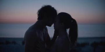 Кадр з фільму Проти вітру