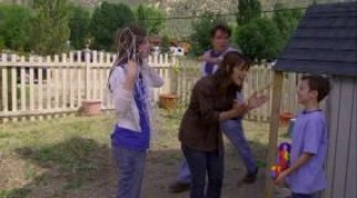 Кадр з фільму Загублені у лісі