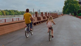 Кадр з фільму Аманда