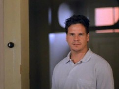 Кадр з фільму Летючий вірус