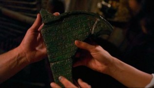 Кадр з фільму Прокляття фараона Тута