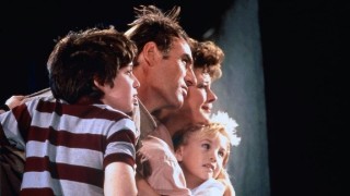 Кадр з фільму Полтергейст 2: Інший бік