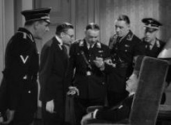 Кадр з фільму Бути чи не бути