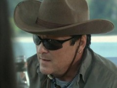 Кадр з фільму Тінь у глибині