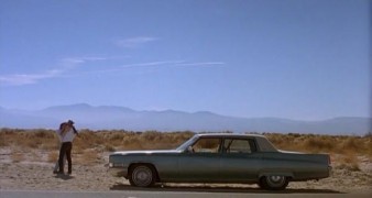 Кадр з фільму Танці в Блакитній ігуані