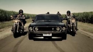 Кадр з фільму Скажені перегони