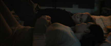 Кадр з фільму Замкнена