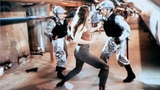 Кадр з фільму Кіборг 2