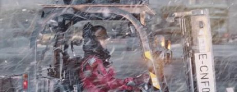 Кадр з фільму Мандрівна Земля