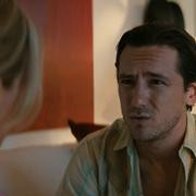 Кадр з фільму Догляд за шкірою