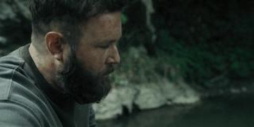 Кадр з фільму Дика річка