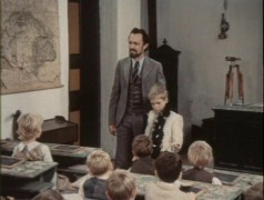 Кадр з фільму Чарівна бекеша