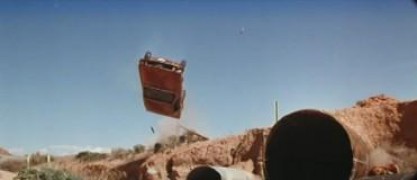 Кадр з фільму Квітка на дорозі