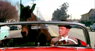 Кадр з фільму Латунна пляшка