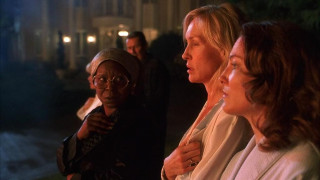 Кадр з фільму Високі паркани