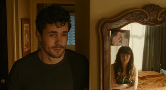 Кадр з фільму Кохатися втрьох