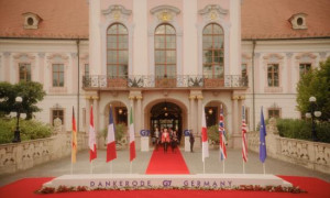 Кадр з фільму Плітки