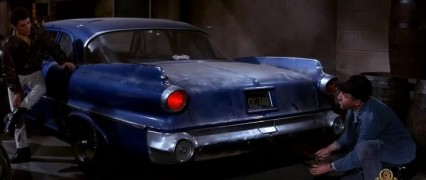 Кадр з фільму Файрбол 500