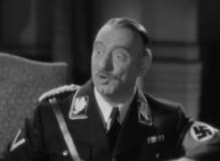 Кадр з фільму Бути чи не бути