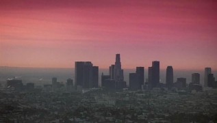 Кадр з фільму Мамині хлопчики