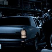 Кадр з фільму У тіні