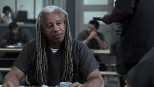 Кадр з фільму Під замком