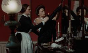 Кадр з фільму Шепіт і крик