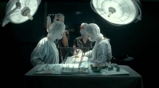 Кадр з фільму Мавпа на плечі