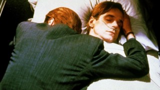 Кадр з фільму Зв'язані до смерті