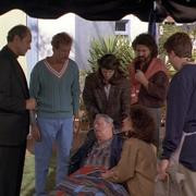 Кадр з фільму Забагато сонця