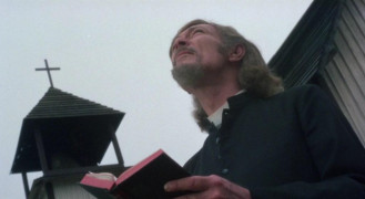 Кадр з фільму Стрілець від Бога